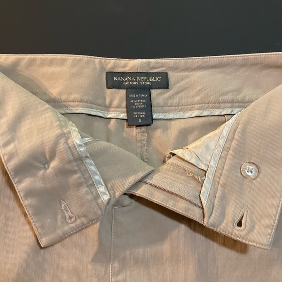 Banana Republic Factory Khaki skirt, size 4. 🍁 A must have for every wardrobe! - Picture 3 of 6